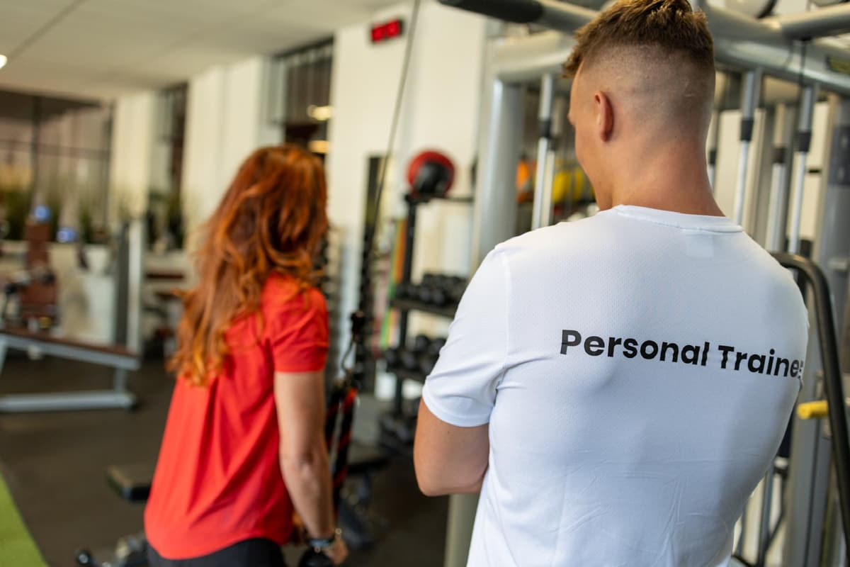Niek in de studio tijdens een training